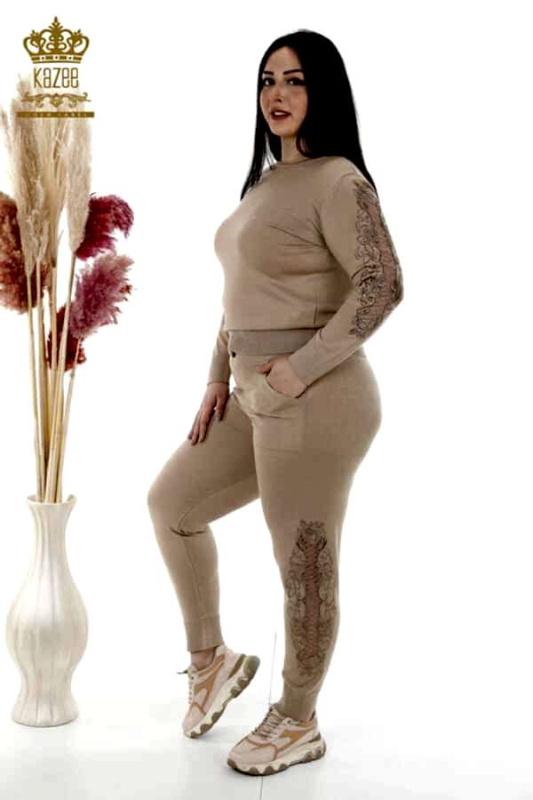 Reel Tekstil - Scuba ve İki İplikten Üretilen Eşofman Takım Taş İşlemeli Kadın Giyim Üreticisi - 16526 | Reel Tekstil