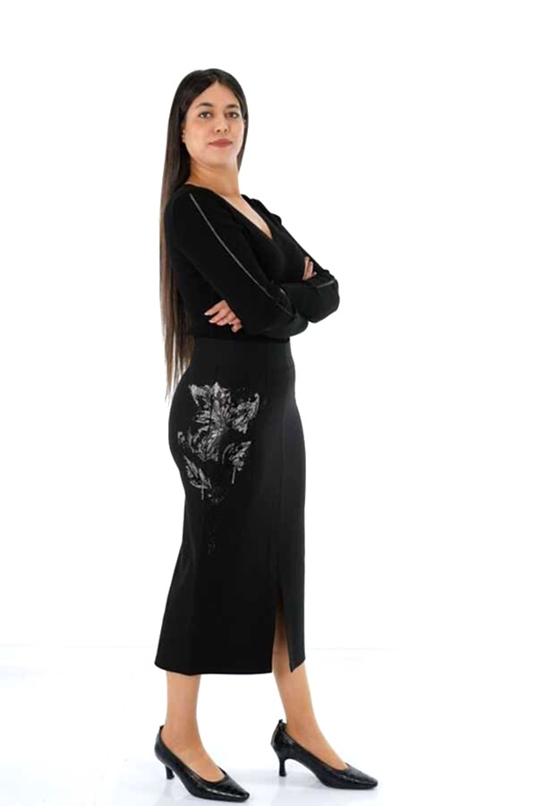 Reel Tekstil - Likralı Örme Kumaş İle Üretilen Etek Çiçek Nakışlı Kadın Giyim Üreticisi - 4206 | Reel Tekstil